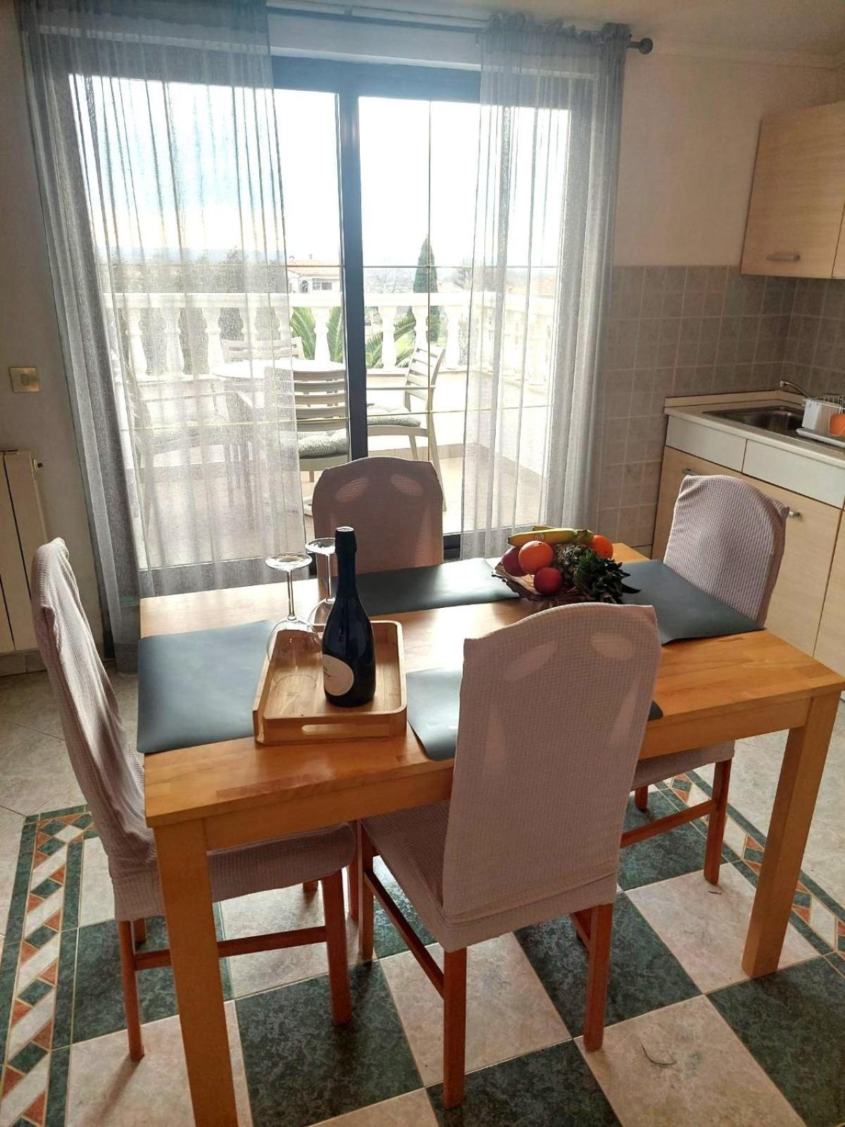 Apartman Andela Labinci Екстериор снимка